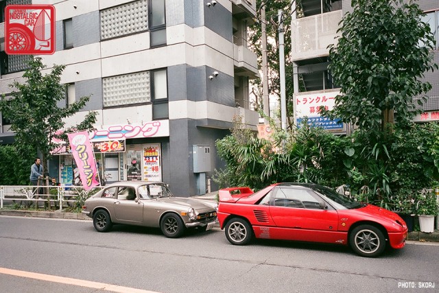 Parking in Japan 00 - Honda S800, Mazda AZ-1