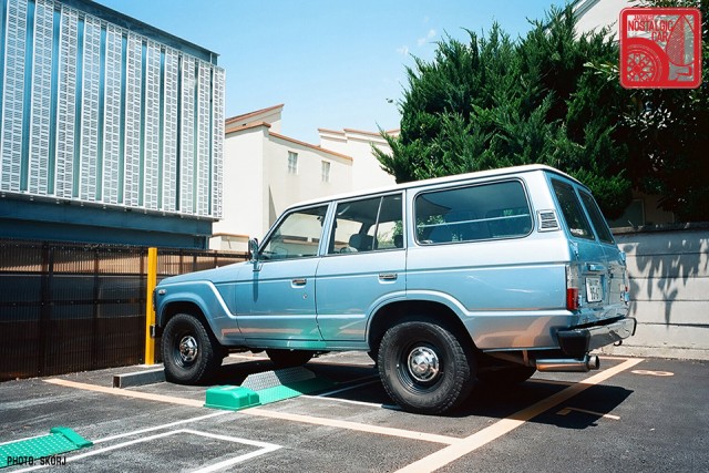 Parking in Japan 01 Coin Lot - Toyota Land Crusier FJ60