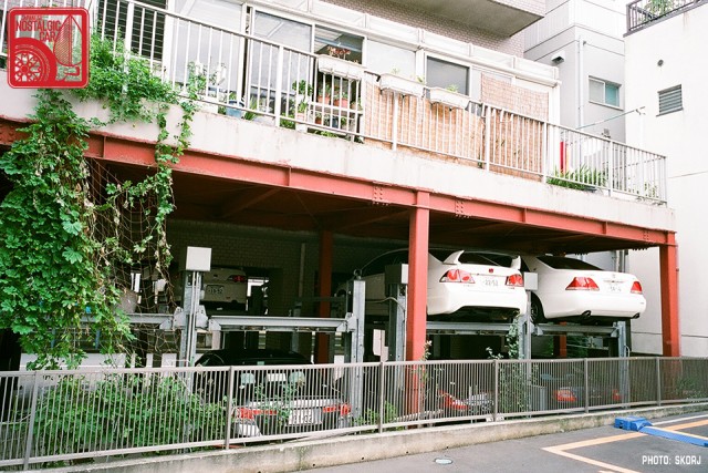 Parking in Japan 03 Stacking Lot - Honda Civic Type R & Toyota Crown