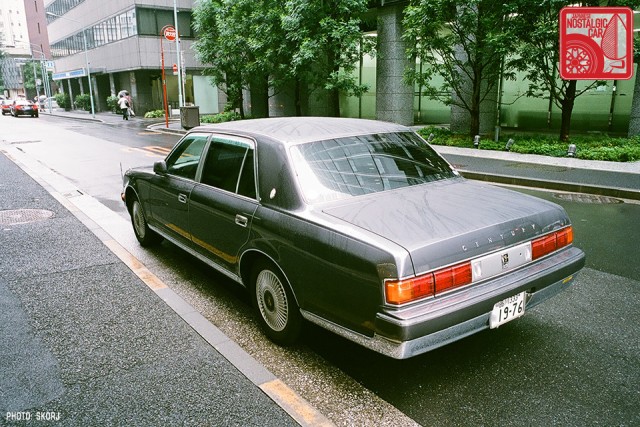 Parking in Japan 06 Yakuza - Toyota Century 02