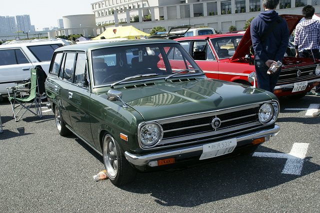 mooneyesSCN2010-5480_nissanSunnyB110wagon.jpg