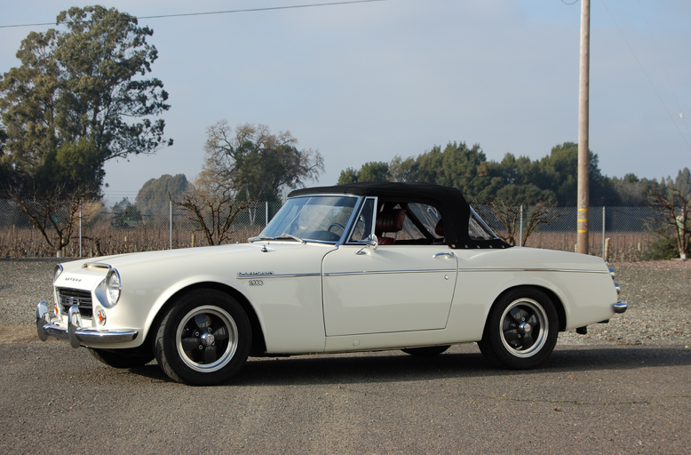 Kidney, Anyone? 1967½ Datsun 2000 Fairlady Roadster Kidney, Anyone? 1967½ Datsun 2000 Fairlady Roadster