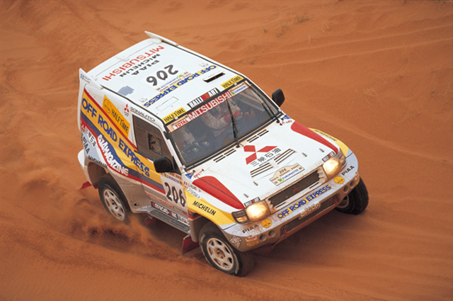 1998-Mitsubishi-Pajero-Dakar-02.png