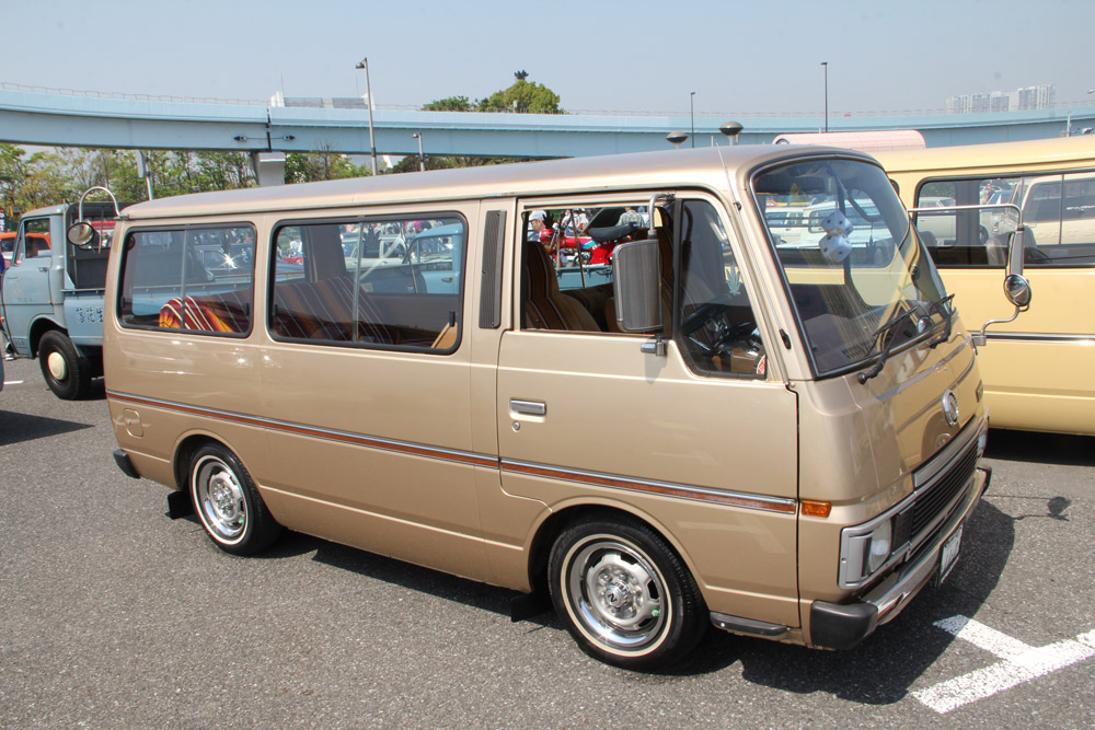 93-205_NissanCaravanE23.jpg