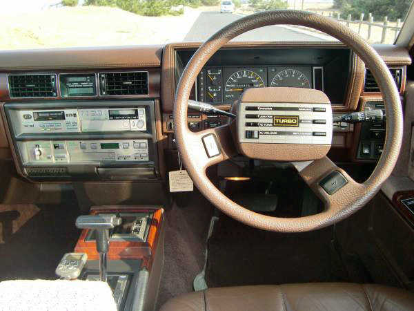 1984-Nissan-Gloria-Turbo-Brougham-VIP-Su