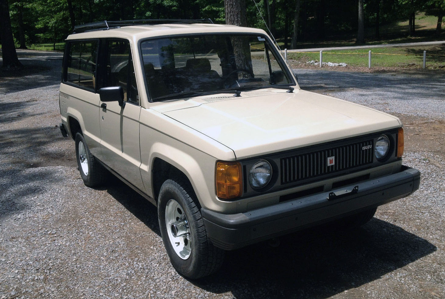 KIDNEY, ANYONE? 20kmile 1986 Isuzu Trooper II Japanese Nostalgic Car