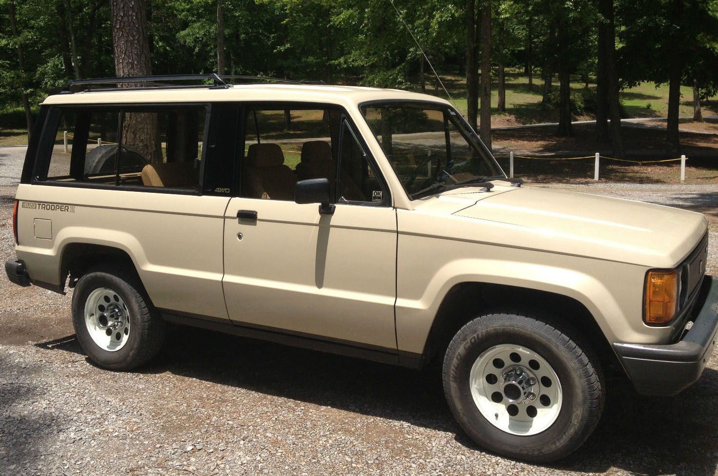 KIDNEY, ANYONE? 20k-mile 1986 Isuzu Trooper II | Japanese Nostalgic Car