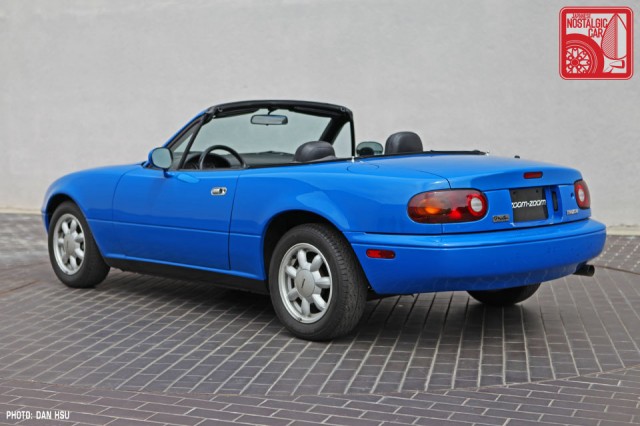 40-6430_Mazda MX5 Miata_Chicago Auto Show blue 06
