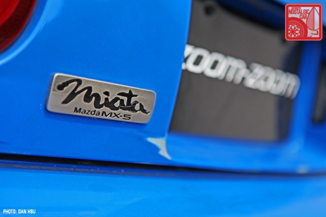 47-6462_Mazda MX5 Miata_Chicago Auto Show blue 11