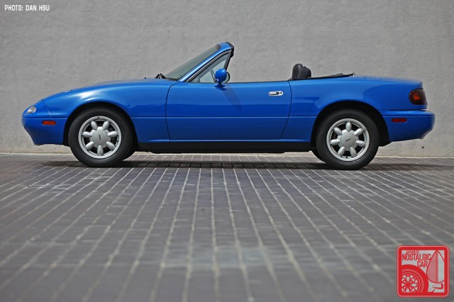 48-6535_Mazda MX5 Miata_Chicago Auto Show blue 12