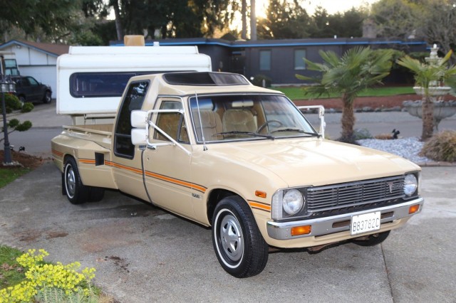 1981 Toyota Hilux Dually camper 03