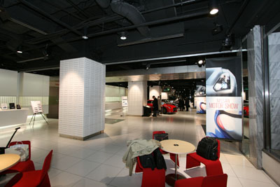 nissan-ginza-showroom050.jpg