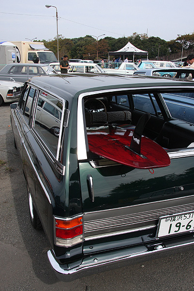 mooneyes crown picnic toyota s50 wagon surf