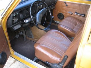 1973 Datsun 510 interior