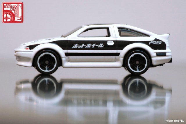 hot_wheels_AE86_Corolla-01