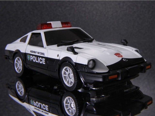 Transformers Masterpiece Prowl Datsun 280ZX police 01