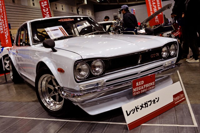 n2d009_Nissan Skyline KGC10 Red Megaphone