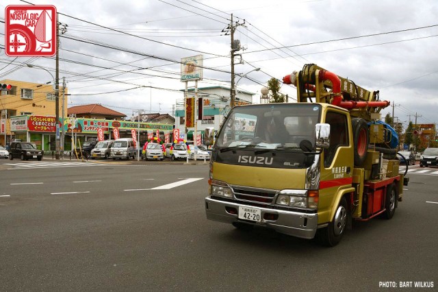 02_Isuzu-Elf-crane