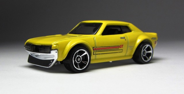 Hot Wheels 2013 1970 Toyota Celica yellow 04