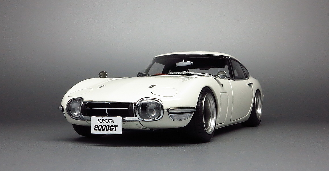 KIDNEY, ANYONE? 2,500-mile Toyota 2000GT sells for $4.1 million 