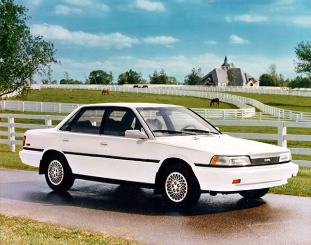 1988_Camry_sedan-3