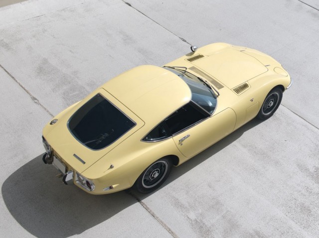 1968 Toyota 2000GT RM Auctions04