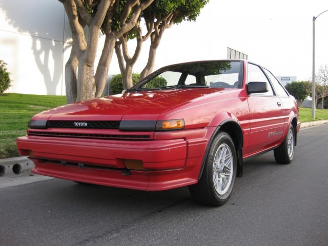 1987 Toyota Corolla GTS AE86 01