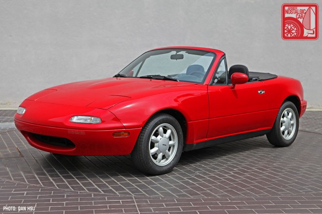 21-6356_Mazda MX5 Miata_Chicago Auto Show red 01