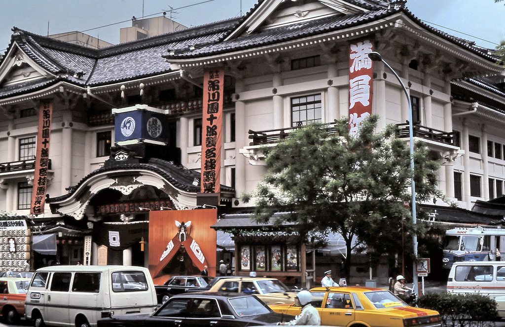 35 Fascinating Color Snaps Capture Everyday Life of Tokyo in the Early 1950s