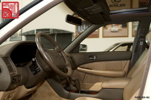 036_LexusLS400-interior