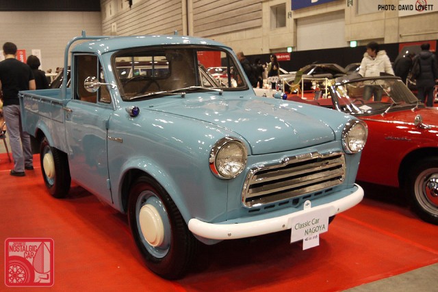 117-DL065_Datsun 220 Classic Car Nagoya