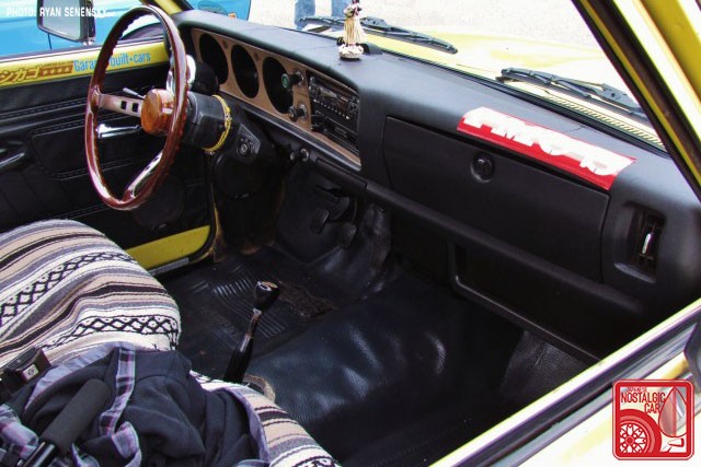 Datsun 620 Interior Team_Nostalgic Chicago