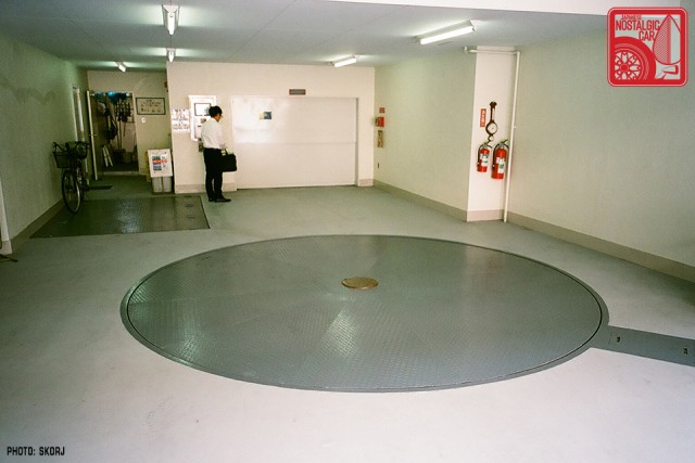Parking in Japan 03 Stacking Lot turntable