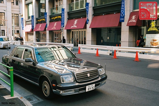 Parking in Japan 06 Yakuza - Toyota Century 01