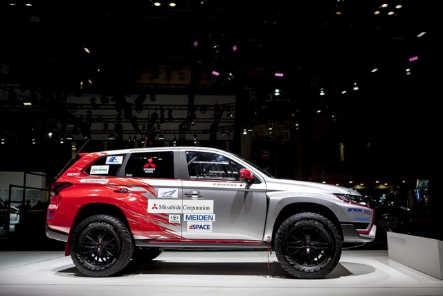 Mitsubishi Outlander PHEV rally 02