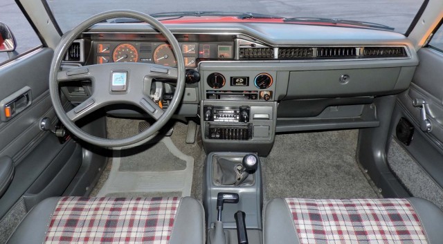 Front interior EA81 GL Wagon