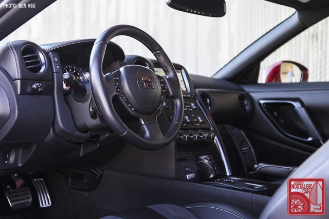 69_NissanGTR-R35_SkylineC10Hakosuka_interior