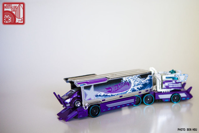 Hot Wheels Galatic Express Hauler Truck with Mad Manga - Toy