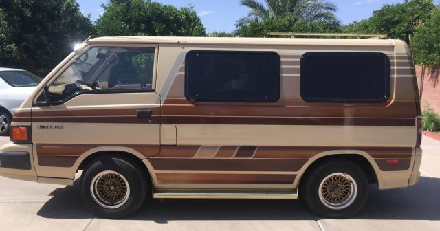 California Comfort 1987 Mitsubishi Van