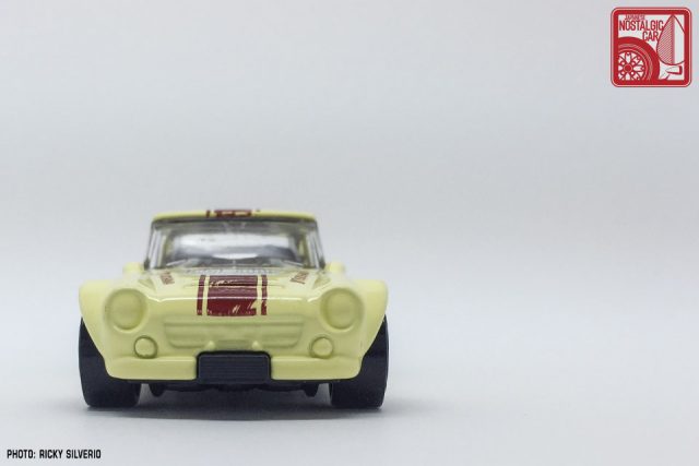 42-Nissan Datsun Fairlady 2000 Hot Wheels 2017