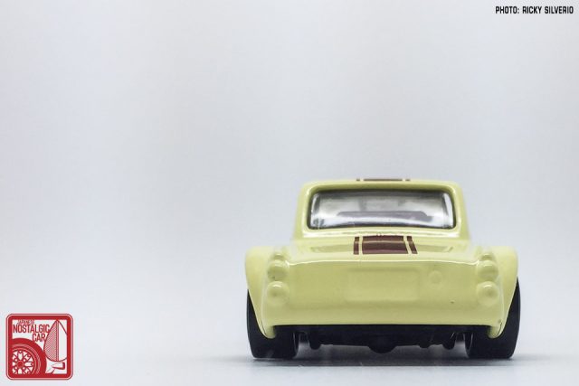 44-Nissan Datsun Fairlady 2000 Hot Wheels 2017