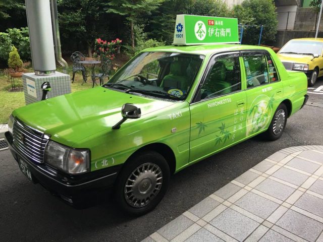 NIHON LIFE: Get free tea when you climb into a Suntory taxi | Japanese ...