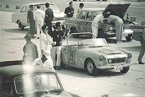 datsun-fairlady-roadster-1963-japan-gp-staging