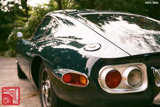 r3a-590a_toyota-2000gt