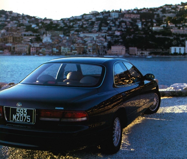  CARRETERAS SECUNDARIAS: El HD Mazda 929 |  Coche nostálgico japonés