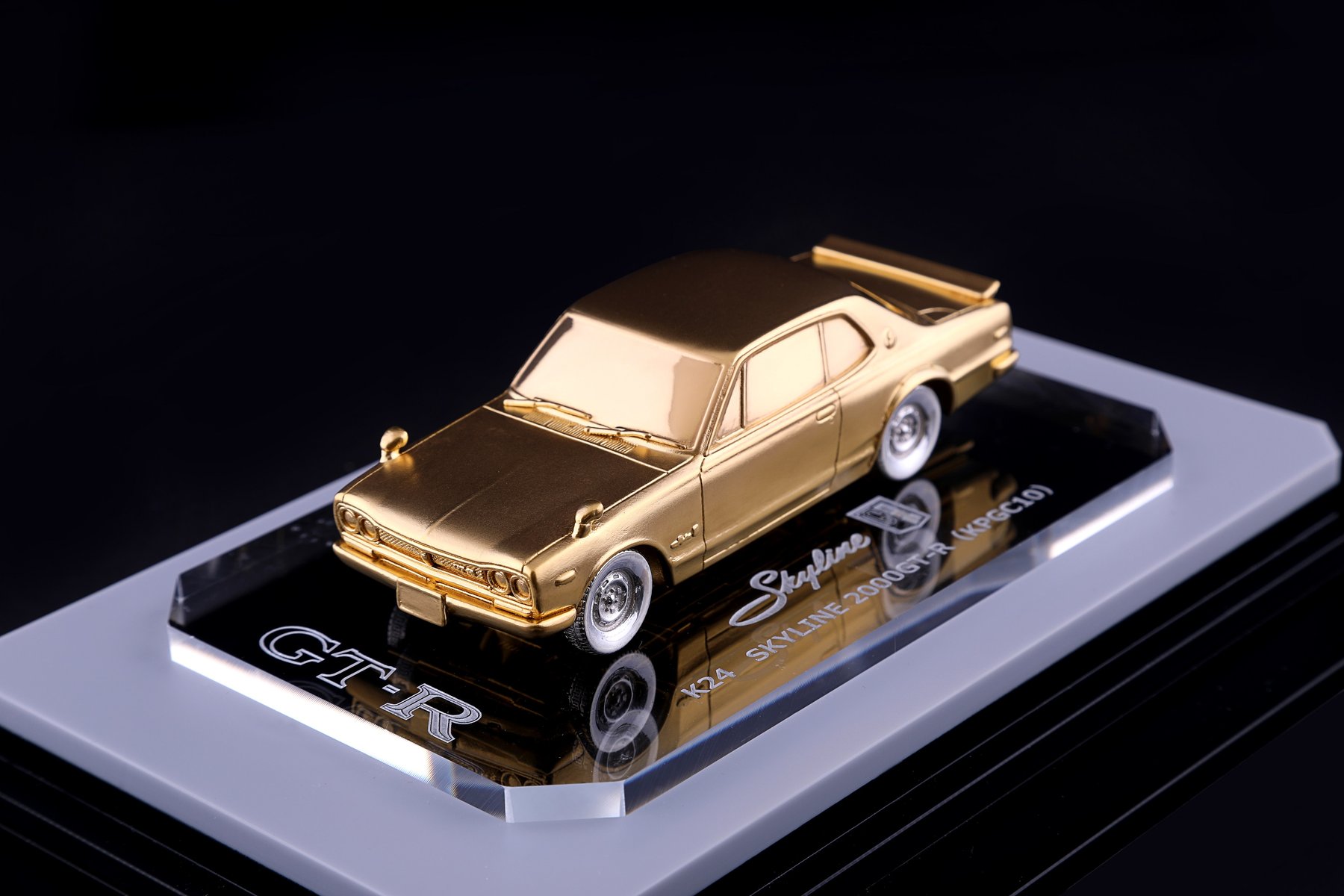 MINICARS: A 24-karat gold Hakosuka Skyline GT-R | Japanese MINICARS: A 24-karat gold Hakosuka Skyline GT-R | Japanese