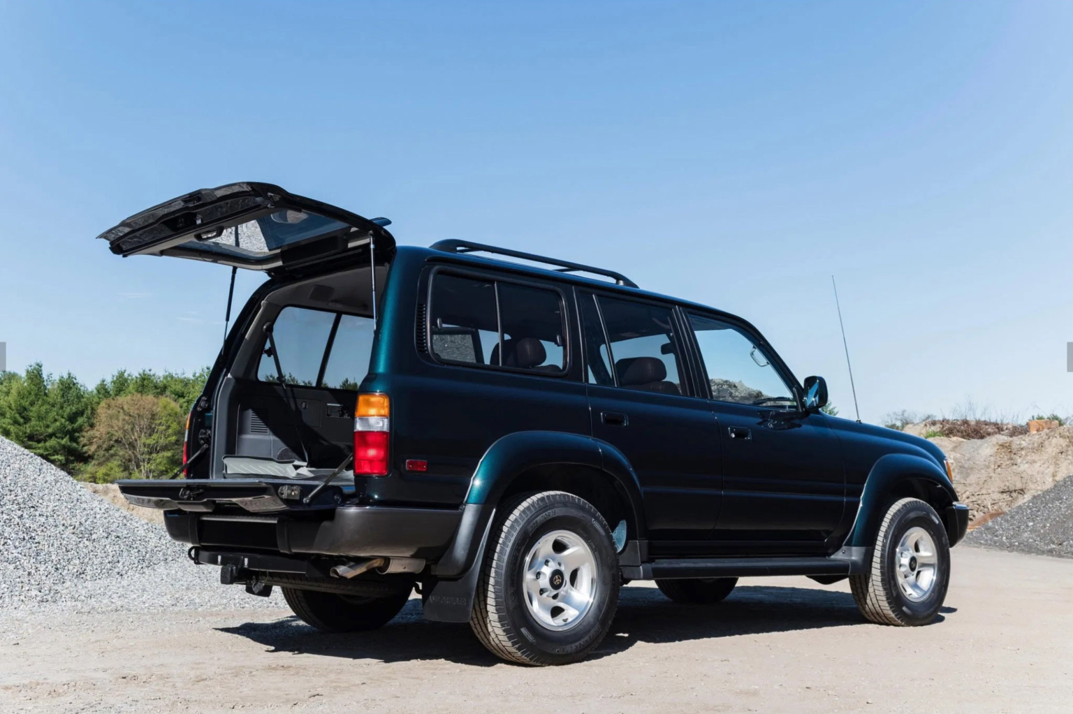A Toyota Land Cruiser J80 has sold for $136,000 | Japanese Nostalgic Car