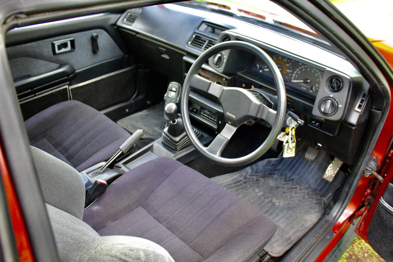 toyota ae86 coupe interior