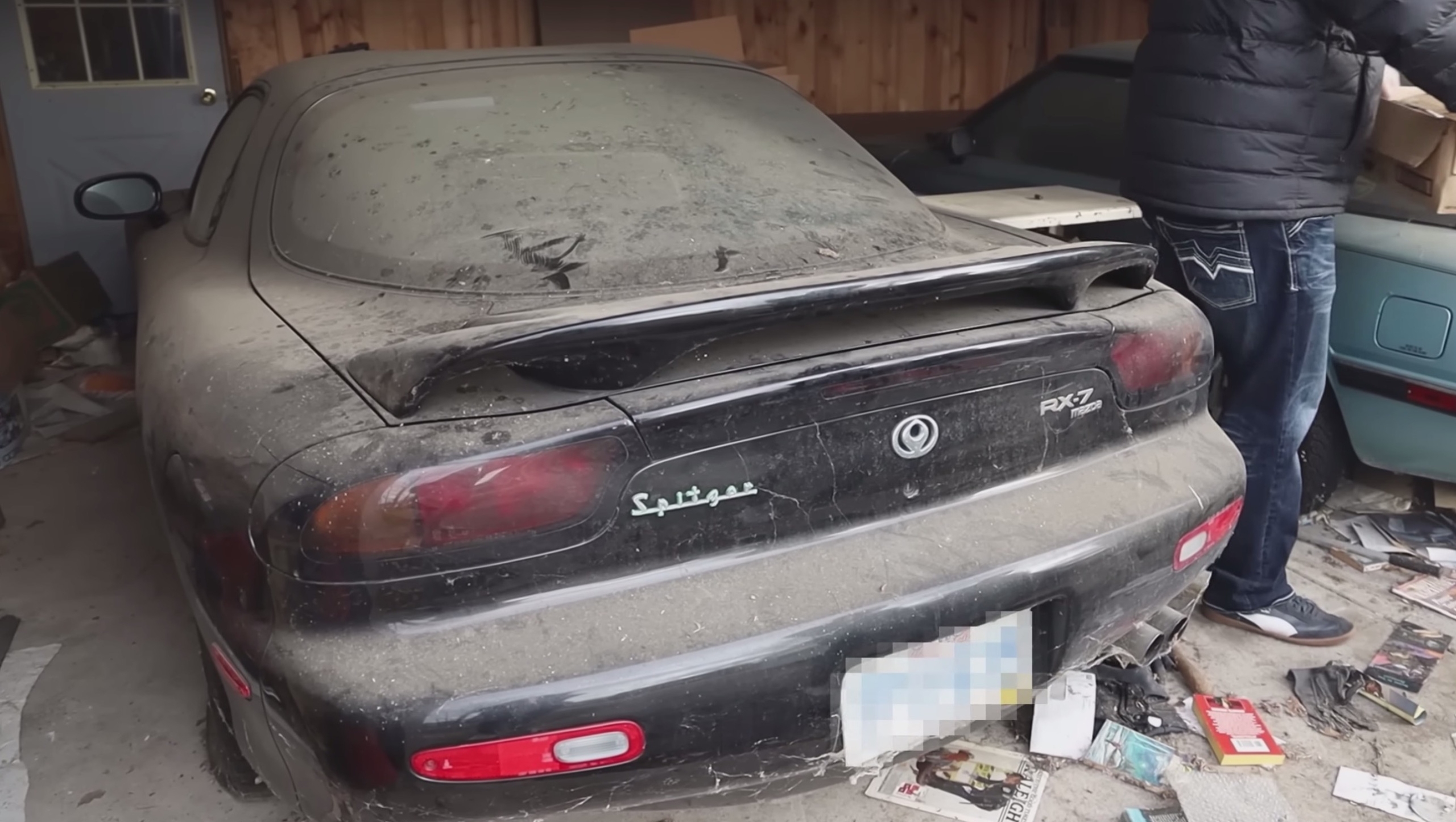 Barn find FD Mazda RX-7 R2 with 8,800 miles washed for the first