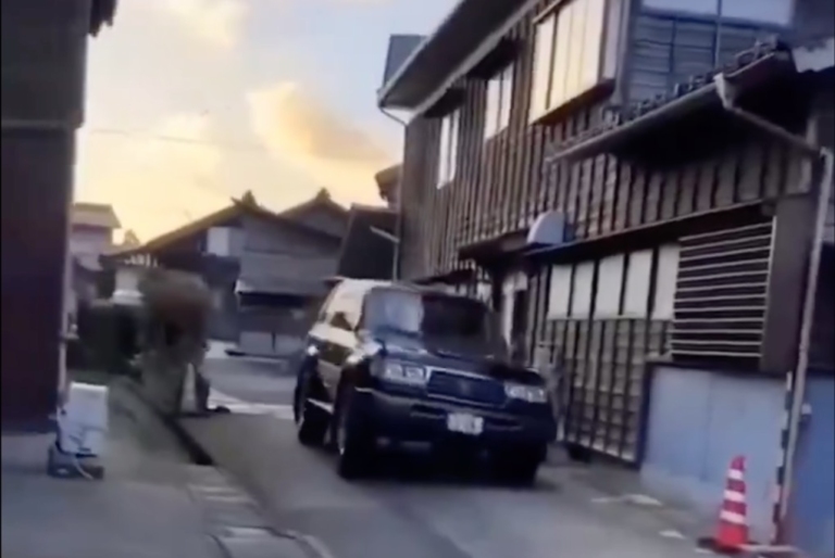 Shaking Toyota Land Cruiser demonstrates force of 7.5M earthquake